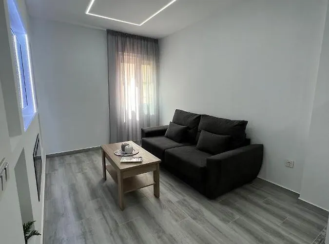 Fuentecilla Centro * مالقة